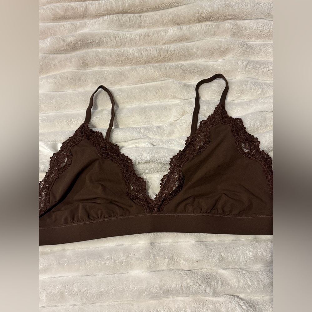 Skims Lace Triangle Cocoa